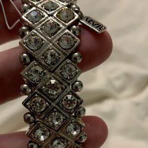 ViVI Silver Diamond-Patterned Bracelet